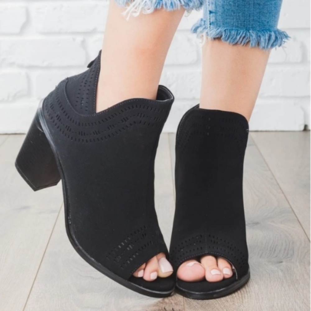 Laser Detailed Chunky Heel Peep Toe Booties - Picture 3 of 8